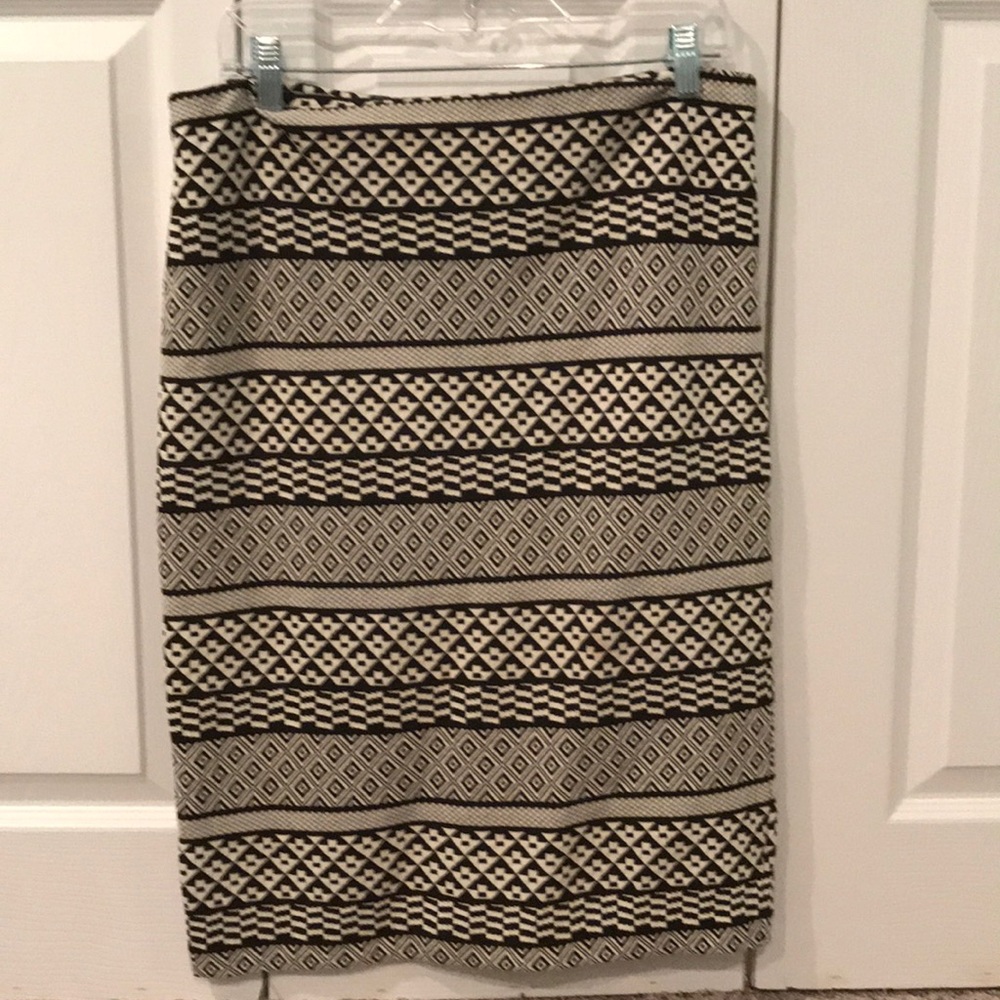black and white pencil skirt 😍